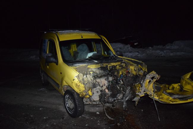 Под Ухтой в аварию попали Kia Sorento и Renault Kangoo
